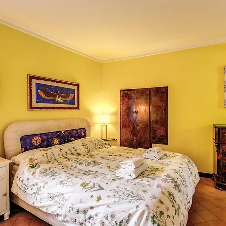 Historical Domus Near Pantheon Square * Rome